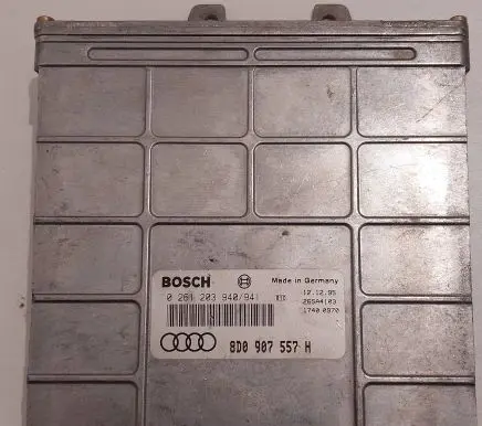 Audi A4 S4 B5 8D Engine control unit/module 8D0907557H 0261203940
