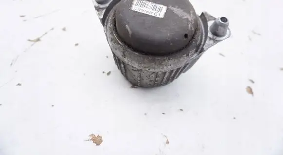 Engine mount bracket