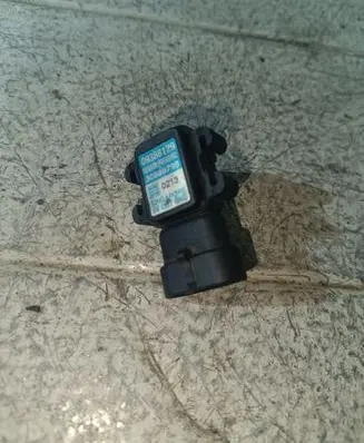 Volvo S40, V40 Air pressure sensor 30889795