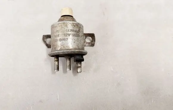 Mercedes-Benz W123 Vacuum valve 