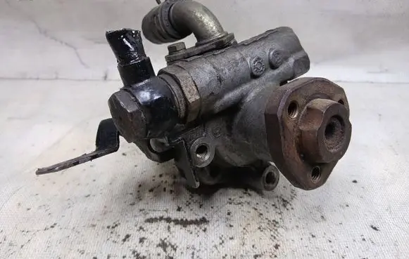 Volkswagen PASSAT B5 Power steering pump 1J0422154B