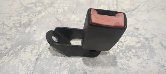 BMW 5 E60 E61 Rear seatbelt buckle 7059771 33027191 B14006
