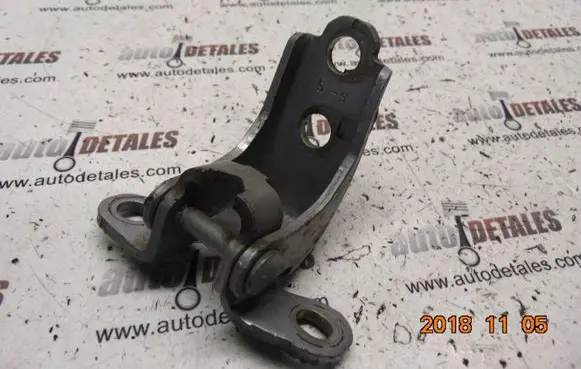 Honda CR-V Front door lower hinge 