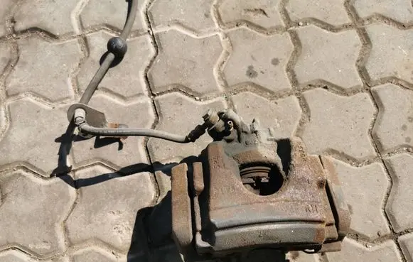 Peugeot 508 Front brake caliper