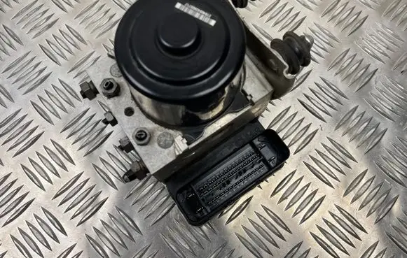 Volkswagen Touareg II ABS Pump 7P0614517K 7P0907379K