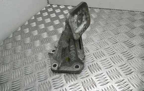 Land Rover Discovery 4 - LR4 Engine mounting bracket AH226061BA VD15041