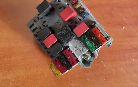 Fiat Punto (188) Fuse module 46763648