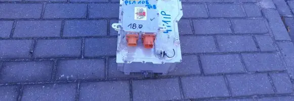 Voltage converter inverter