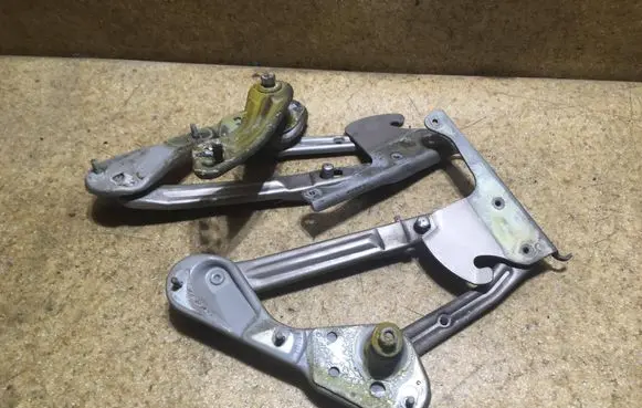Mercedes-Benz E W124 Engine bonnet/hood hinges 