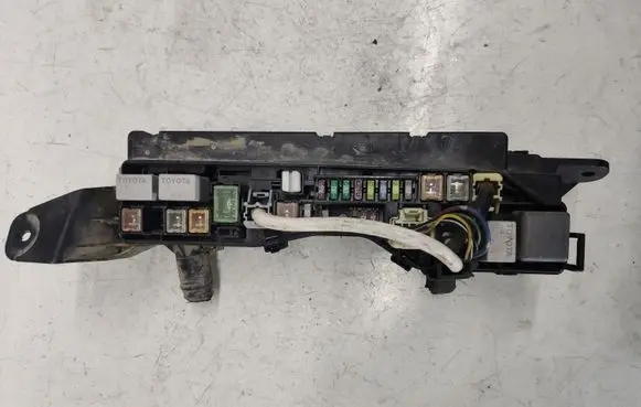 Toyota Avensis T250 Fuse module