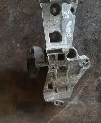 Nissan Qashqai A/C compressor mount bracket 