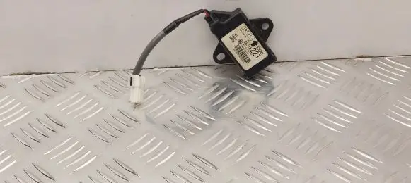 Mitsubishi Lancer X Aerial antenna amplifier 8637A221