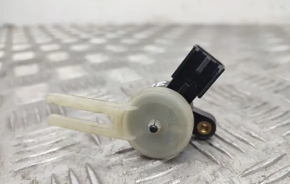 Opel Astra J Brake pedal sensor switch 92220355