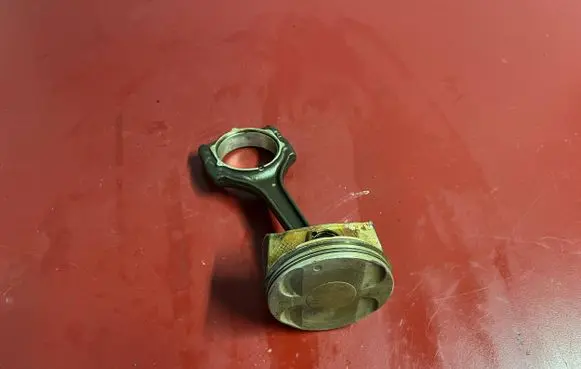 Chrysler Town u0026 Country V Piston with connecting rod