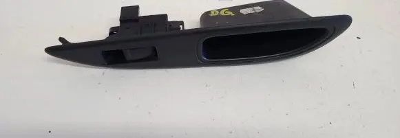 Nissan Primera Electric window control switch 82960AV760