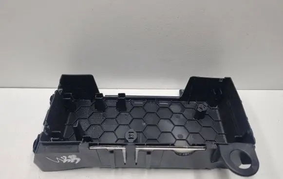 Mercedes-Benz E W213 Fuse box cover A2135400200 2135400200