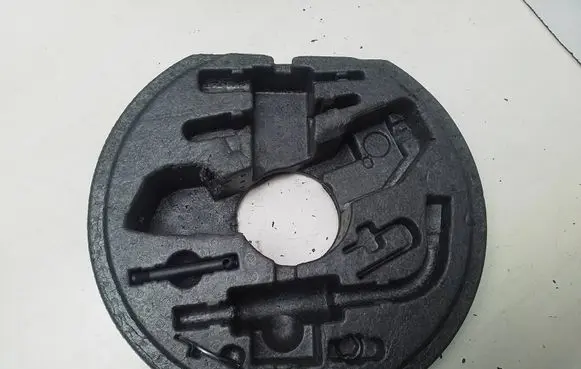 Volkswagen Golf V Tool set 1K0012115F