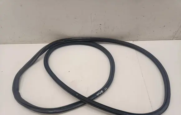 Audi TT TTS RS Mk3 8S Trunk rubber seal (body) 8S8827705