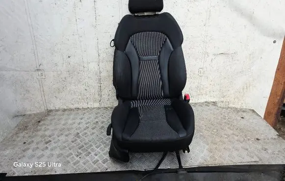 Audi A1 Front passenger seat 