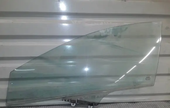 Honda Civic Front door window glass four-door
