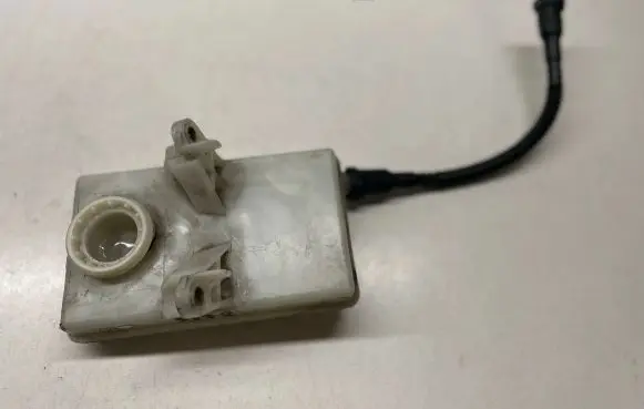 Citroen C4 I Picasso Brake fluid reservoir 9680907780