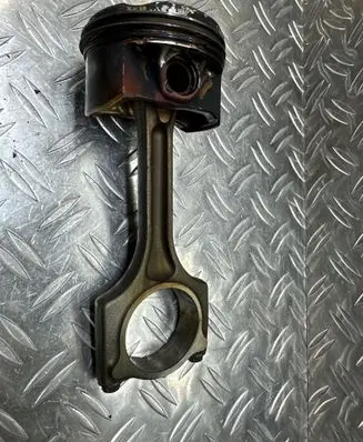 Citroen DS7 Crossback Piston with connecting rod 