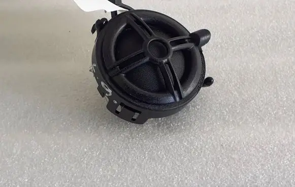 Maserati Levante Panel speaker 670002119