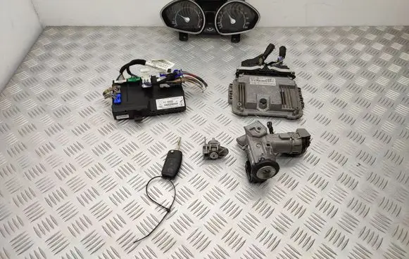 Ford B-MAX Engine ECU kit and lock set DV2112A650PB CV6A12B684BB 0261S09704