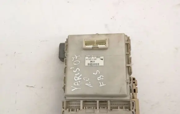 Toyota Yaris Fuse box set 8273052700