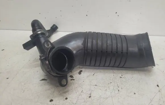 Skoda Superb B5 (3U) Air intake hose/pipe 8D0129615K