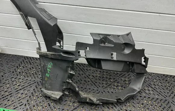 BMW M3 F80 Front bumper mounting bracket 8054300 5111 15857711