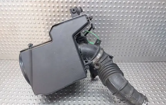 Ford Kuga II Air filter box S26380629 CV619600DC