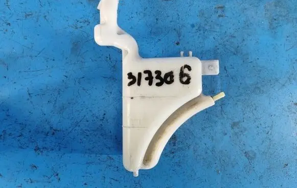 Mitsubishi Outlander Coolant expansion tank/reservoir 1375A261