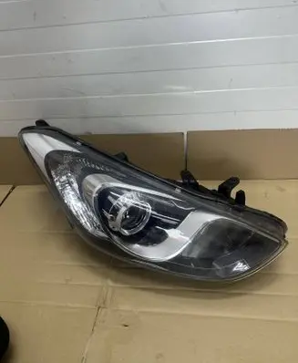 Hyundai i30 Headlight/headlamp 92102A6030