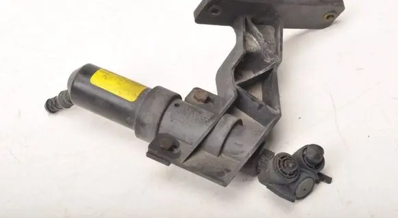 Ford Mondeo Mk III Headlight washer pump 