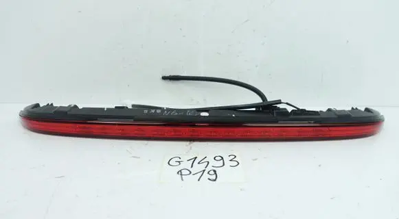 KIA Xceed Third/center stoplight 92700