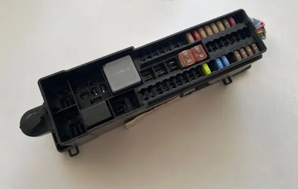 Ford Grand C-MAX Fuse module AV6T14014ARE