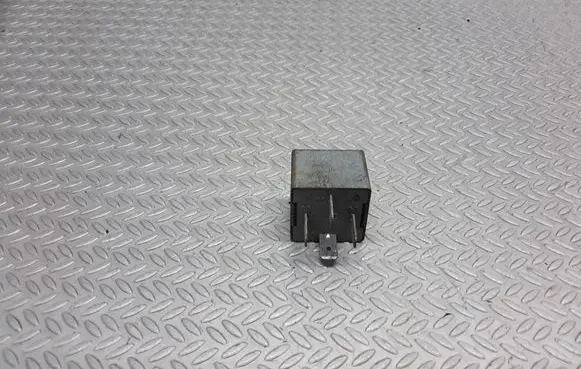 Volkswagen PASSAT B5.5 Other relay 141951253B