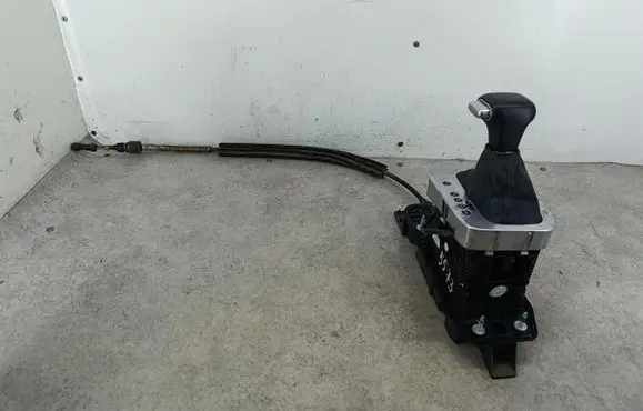Volkswagen Golf Plus Gear shifter/selector 1K07130611K1713025