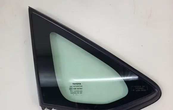 Toyota Auris 150 Front triangle window/glass 