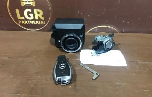Mercedes-Benz C W204 Ignition lock A2075450108 15628206