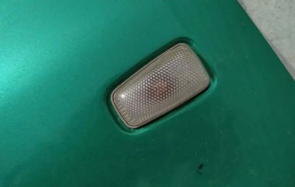 Citroen Berlingo Front fender indicator light