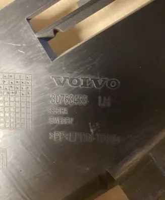 Volvo XC60 Headlight/headlamp mounting bracket 30763433