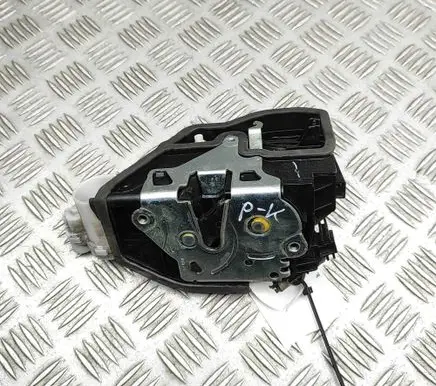 BMW X3 F25 Coupe door lock (next to the handle) 7318411
