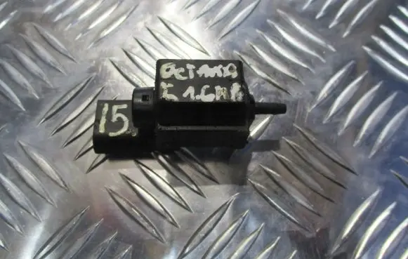Skoda Octavia Mk1 (1U) Valve vacuum 037906283C