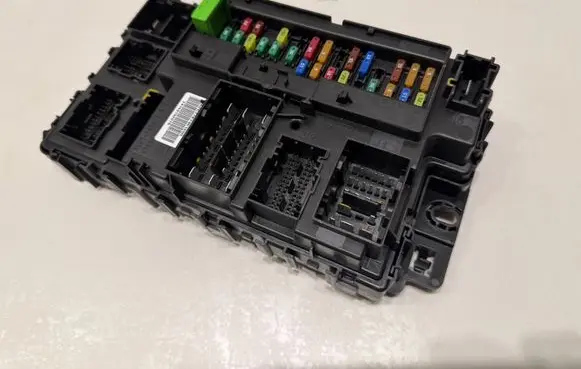 Ford Ranger IV Fuse module NU5T15604