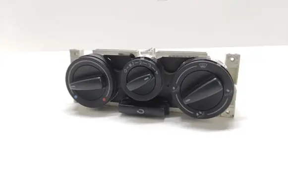 Volkswagen PASSAT B5 Climate control unit 1J0819045
