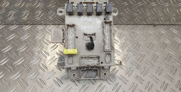 Toyota RAV 4 (XA20) Fuse module 1054 8198050030