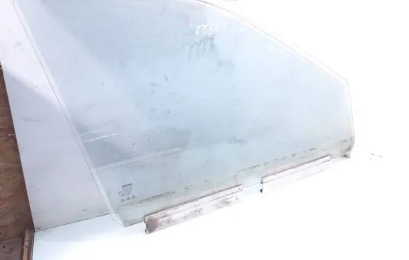 Volvo XC90 Front door window glass four-door As2