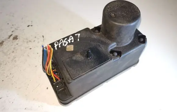 Volkswagen Golf III Central locking vacuum pump 1H0962257